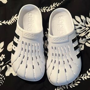 Adida croc slip on